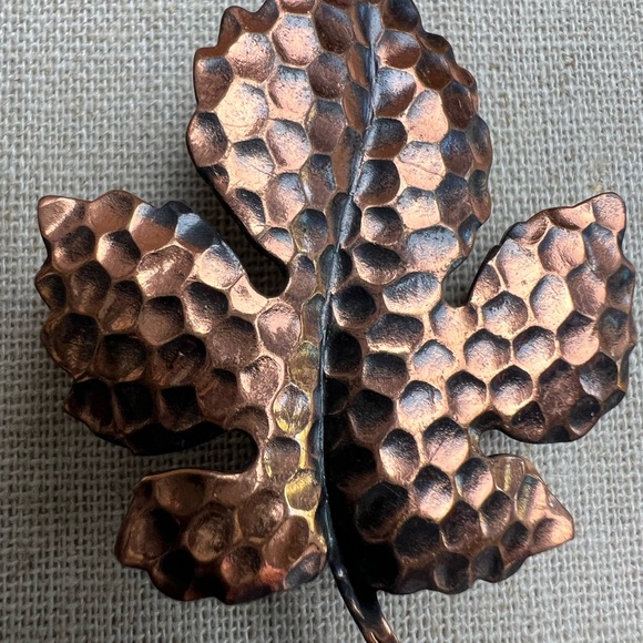 Kim Copper Hammered Maple Leaf Brooch - Picture 5 of 5